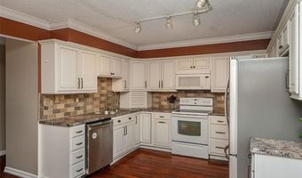 2370 Hidden Meadow Ln, Ballwin, MO 63021