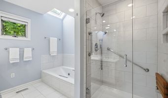 4 Biltmore Park 4, Bloomfield, CT 06002
