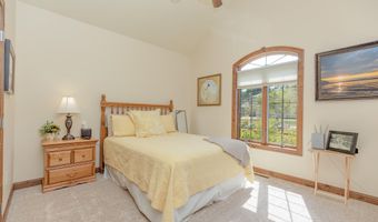 932 Emerald Pines Dr, Arnolds Park, IA 51331