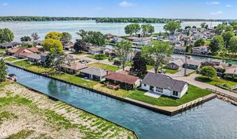 142 Channelsyde Dr, Algonac, MI 48001