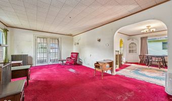 327 E 37th St, Anderson, IN 46013