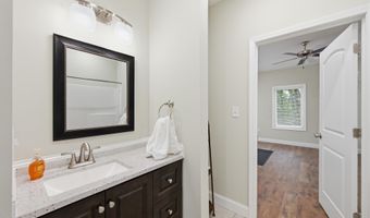 22125 Driftwood Ln, Abingdon, VA 24211