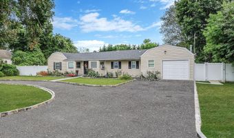 62 Bayside Ave, Amity Harbor, NY 11701