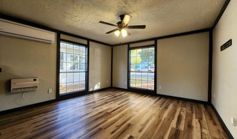 23 W Anderson St, Aurora, MO 65605