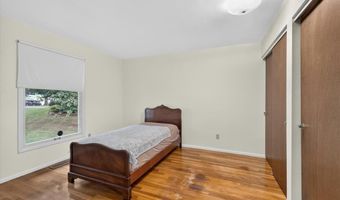 7 Springlake Ct, Ballwin, MO 63011