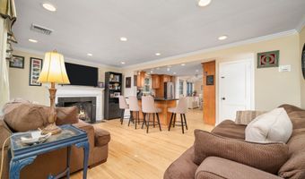 16 Raymond Pl, Cromwell, CT 06416