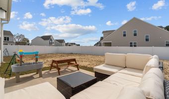 51 Walkabout Dr, Aberdeen, NC 28315