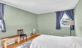 4 Michele Dr, Middletown, NJ 07748