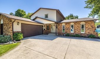 709 Oakhurst Dr, Amherst, OH 44001