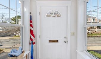 37 Almy St, Newport, RI 02840