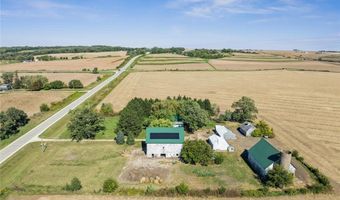 4705 Prairieburg Rd, Anamosa, IA 52205