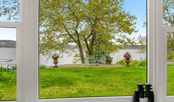 16 US-1, Falmouth, ME 04105