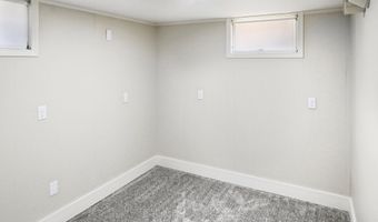 814 S High St, Aberdeen, SD 57401