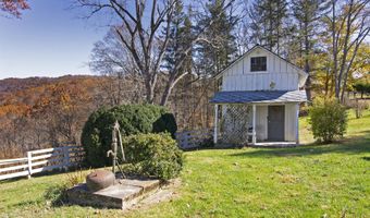 532 Spring St, Alderson, WV 24910