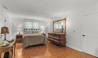 300 Country View Dr, Warwick, RI 02886