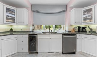 2086 Valleyview Dr, Ann Arbor, MI 48105