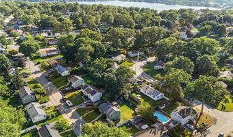 62 Pembroke Ln, Coventry, RI 02816