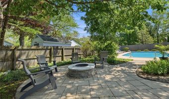 1400 Overlook Dr, Ashtabula, OH 44004