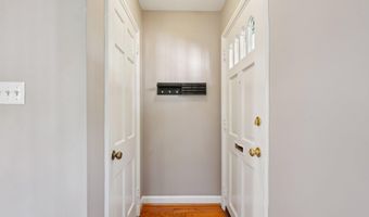 4819 28TH St S B, Arlington, VA 22206