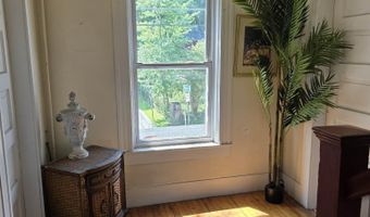 16 School St, Brattleboro, VT 05301