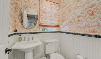 5 Trotter Ter, Belford, NJ 07718