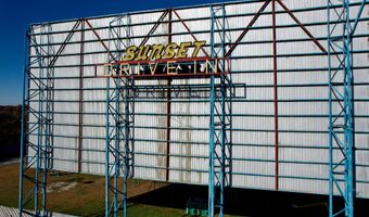 1601 E Church St, Aurora, MO 65605