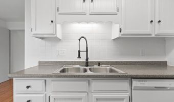 800 N HAWTHORNE Dr, Appleton, WI 54915