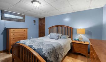 6 Varnum Ave, Bristol, RI 02809