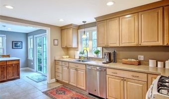 25 Belton Dr, Barrington, RI 02806