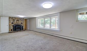 6 Pine Ln, Johnston, RI 02919