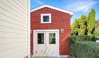 99 Roseneath Ave, Newport, RI 02840