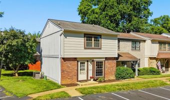2373 Hiddengarden Ct, Ballwin, MO 63021
