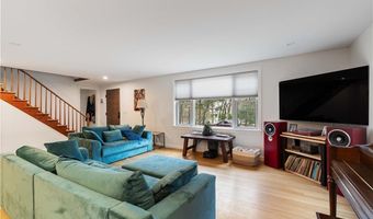 429 Howland Rd, East Greenwich, RI 02818
