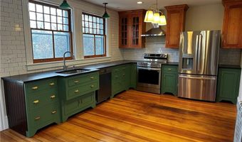 100 Maple Ave, Barrington, RI 02806