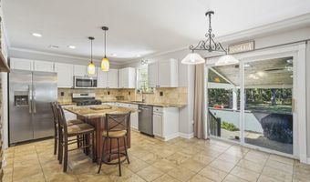 6 Huckleberry Ln, New Egypt, NJ 08533