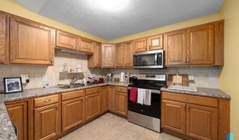 1012 E Magnolia Dr, Brandon, SD 57005