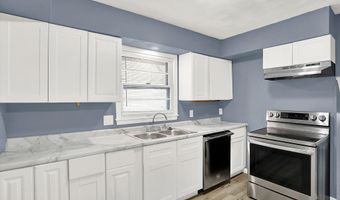 826 Yorkshire Rd, Anderson, IN 46012