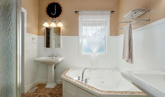 401 E Glendale St, Aurora, MO 65605