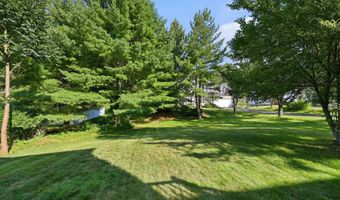 46 Dundee Dr, Cheshire, CT 06410