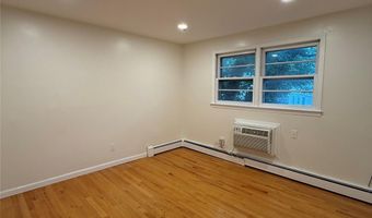 99 Searingtown Rd 2nd Fl, Albertson, NY 11507