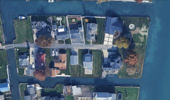 114 Interlochen Dr, Algonac, MI 48001