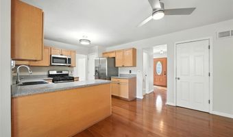 1043 Oakwood Farms Ln, Ballwin, MO 63021