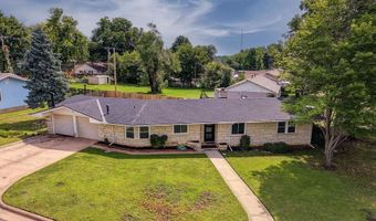 102 Highland Dr, Arkansas City, KS 67005