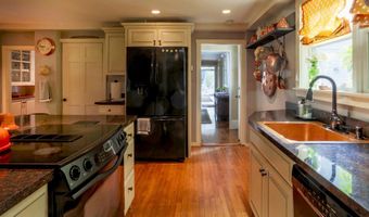 53 Congress St, Belfast, ME 04915