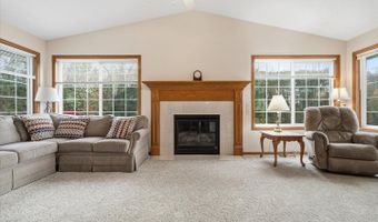 178 40th St, Allegan, MI 49010