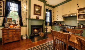 2004 SEVEN MEADOWS Ln, Appomattox, VA 24522