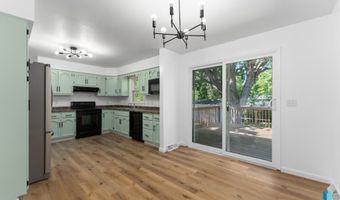 409 S 8th Ave, Brandon, SD 57005