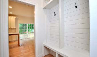 81 Club Dr, Berlin, CT 06037