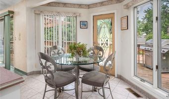 22 Golden View Dr, Johnston, RI 02919