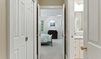 9 Scitterygussett Dr, Falmouth, ME 04105
